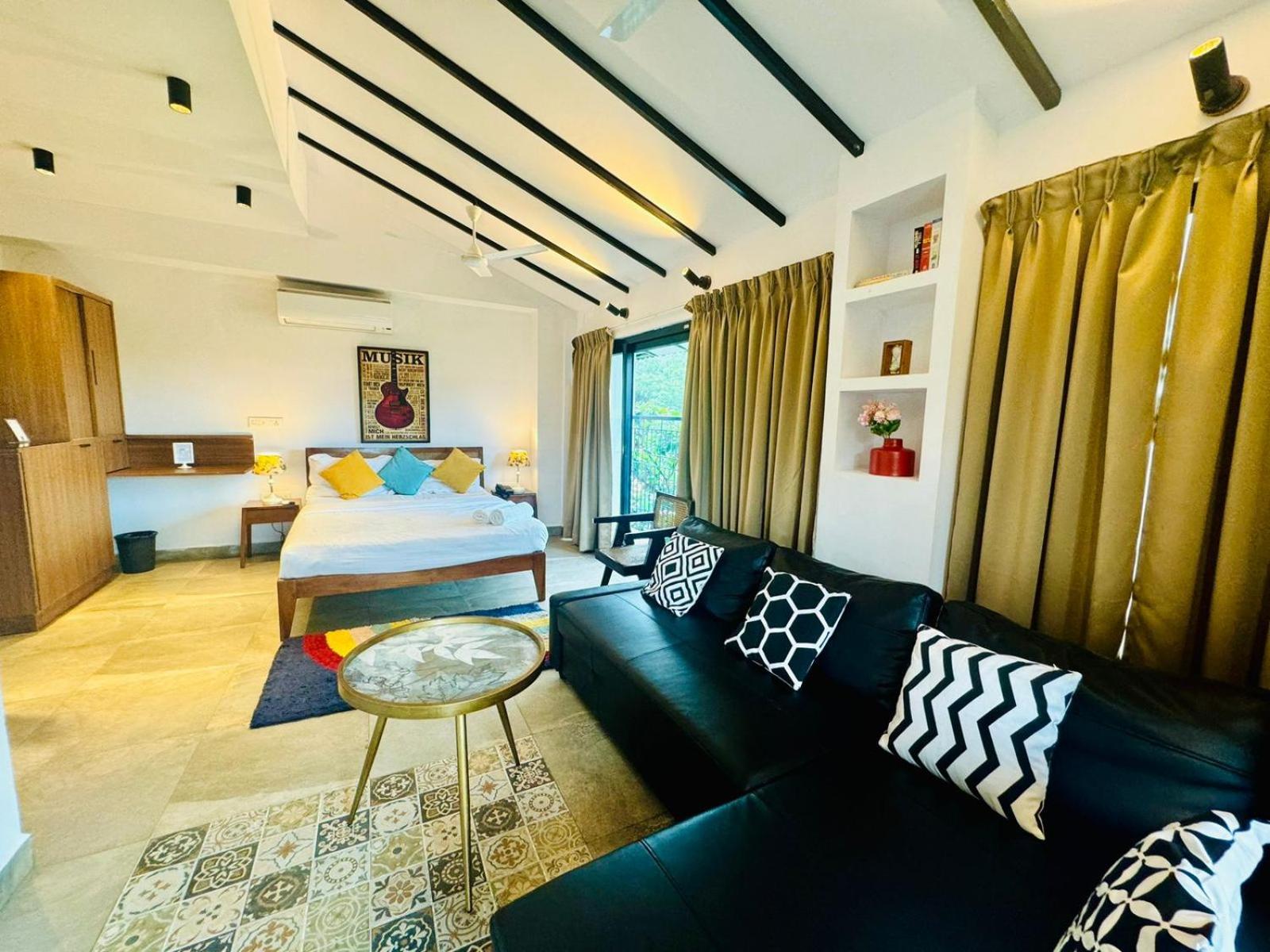 Half Hotel, Калангут Экстерьер фото